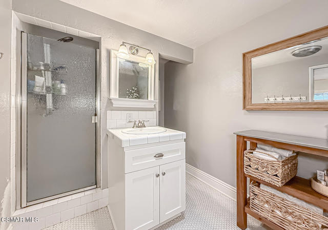 1888 El Monte Drive, Thousand Oaks CA: https://media.crmls.org/mediaz/870ae661-6d14-4489-82df-1bc72599efad.jpg