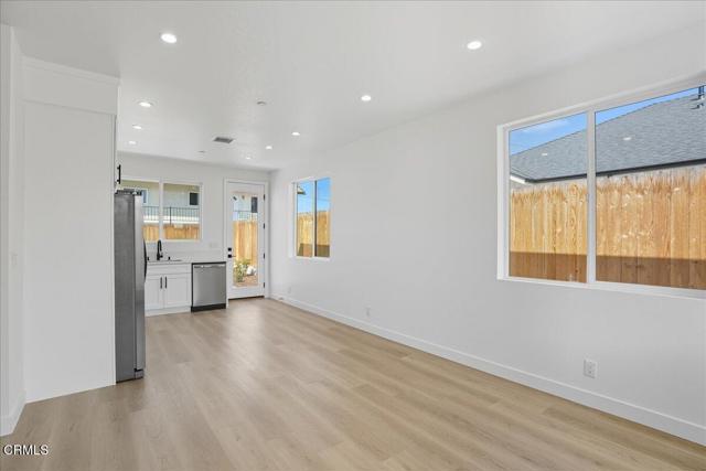 Detail Gallery Image 2 of 14 For 1905 Ocean Ave, Ventura,  CA 93001 - 2 Beds | 2 Baths