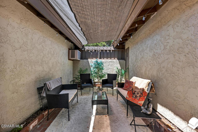 1118 Bright Glen Circle, Westlake Village CA: https://media.crmls.org/mediaz/870afc36-223a-4059-aec5-b9ba85f0293d.jpg