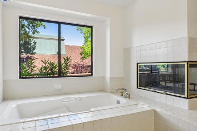 208 Heritage Ln, Pleasanton CA: https://media.crmls.org/mediaz/870b45fa-e303-4555-9a70-2898f89f7c90.jpg