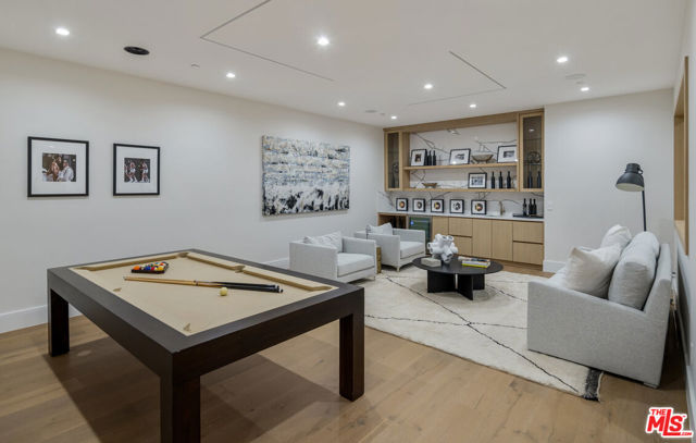1530 N Beverly Drive, Beverly Hills CA: https://media.crmls.org/mediaz/870b623a-e27b-4bdd-8690-e02891fce471.jpg