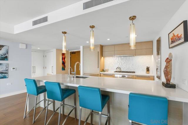 888 W E Street, San Diego CA: https://media.crmls.org/mediaz/870bddab-0064-445e-b6d9-e2e0fa8de8d0.jpg