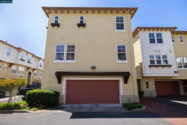 46 Matisse Ct, Pleasant Hill CA: https://media.crmls.org/mediaz/870be66f-721e-4eff-9bff-263fd5f62007.jpg