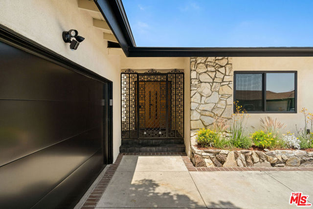 4731 Don Miguel Drive, Los Angeles CA: https://media.crmls.org/mediaz/870c23a9-7514-4984-8a14-16000e416ebe.jpg