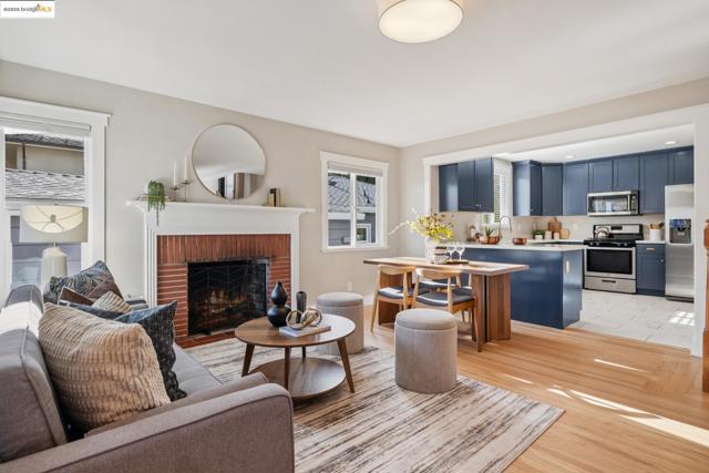 1417 Richmond St, El Cerrito CA: https://media.crmls.org/mediaz/870d3d0a-a84d-4f7b-8bdb-03c85e2e1867.jpg