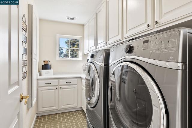 1620 Saint Francis Ct, Benicia CA: https://media.crmls.org/mediaz/870d59f4-40b6-4ccb-beff-28491e16ff1d.jpg