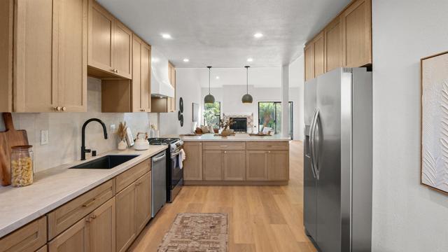 Detail Gallery Image 9 of 29 For 15662 via Calanova, San Diego,  CA 92128 - 3 Beds | 2/1 Baths