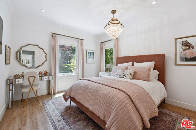 1033 N La Jolla Avenue, West Hollywood CA: https://media.crmls.org/mediaz/870dffc0-cc40-4d5a-bfc2-c29388751369.jpg