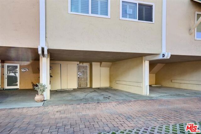 11770 Pacific Coast Highway, Malibu CA: https://media.crmls.org/mediaz/870e0baa-0108-4f44-9366-3b34cfd2bfd6.jpg