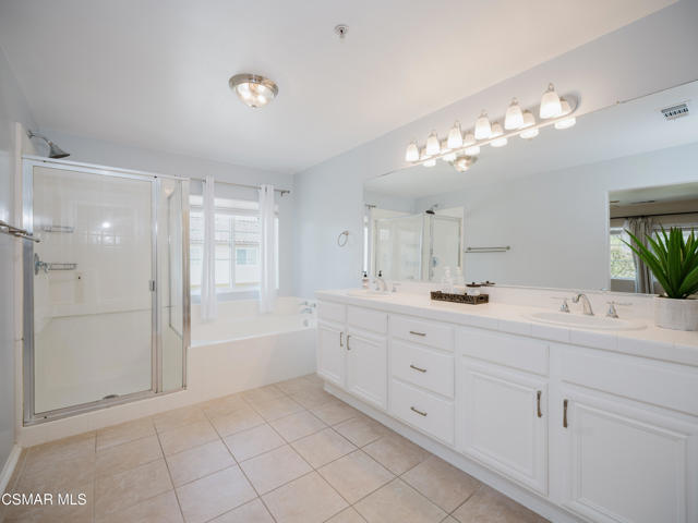 1368 Ashton Park Lane, Newbury Park CA: https://media.crmls.org/mediaz/870e182c-0111-4abe-b488-772e6fe16104.jpg
