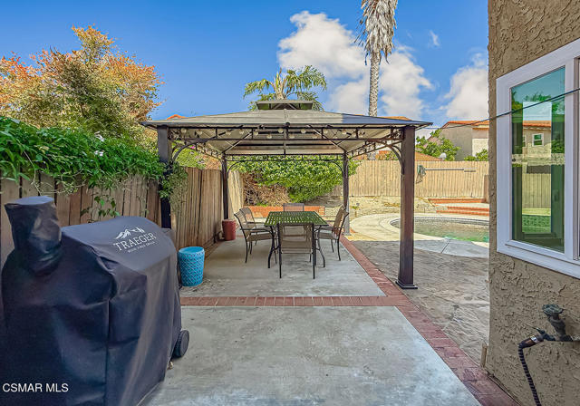 2514 Glenhurst Court, Simi Valley CA: https://media.crmls.org/mediaz/870e3429-44dc-4e64-a99a-59364ced4c5b.jpg