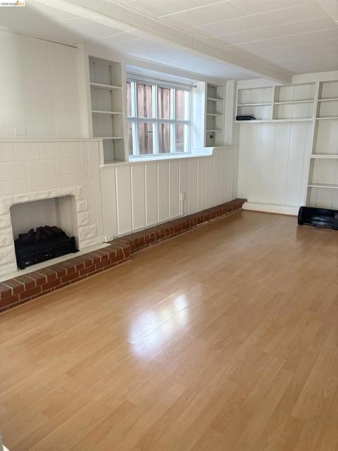 1024 Elsinore Ave, Oakland CA: https://media.crmls.org/mediaz/870e7644-2b79-42f3-83c5-315f03aca07b.jpg