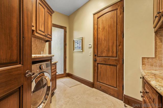 19557 Fortuna Del Este, Escondido CA: https://media.crmls.org/mediaz/870e78cc-bde3-4704-aea2-9600ae5ac777.jpg