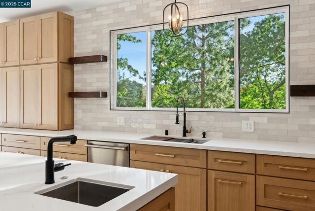 17 Julianne Ct, Walnut Creek CA: https://media.crmls.org/mediaz/870fae40-9948-44ca-8f54-580fe904c57b.jpg