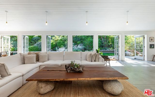Image 7 of 41 For 2854 Roscomare Road
