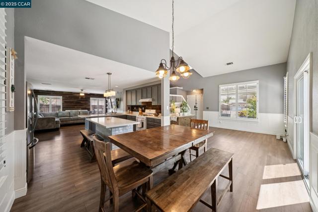 4813 Carrington Dr, Oakley CA: https://media.crmls.org/mediaz/87100522-21a5-4231-844b-bcb0dc8dcfcd.jpg