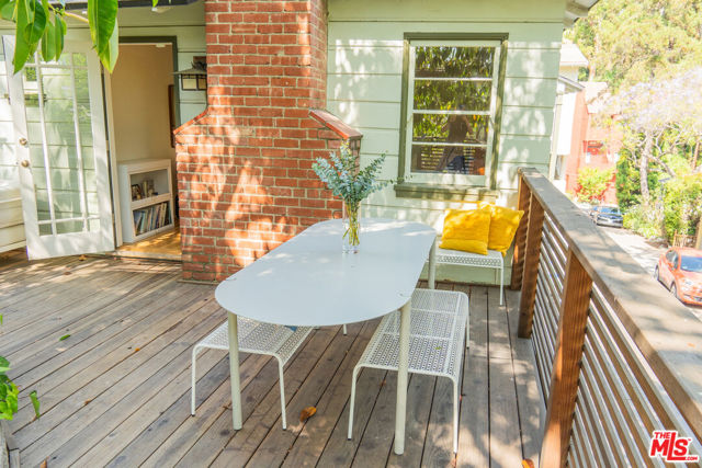 2434 Cazaux Place, Los Angeles CA: https://media.crmls.org/mediaz/87100774-102f-4b5c-870c-8e7ad6cf80c3.jpg