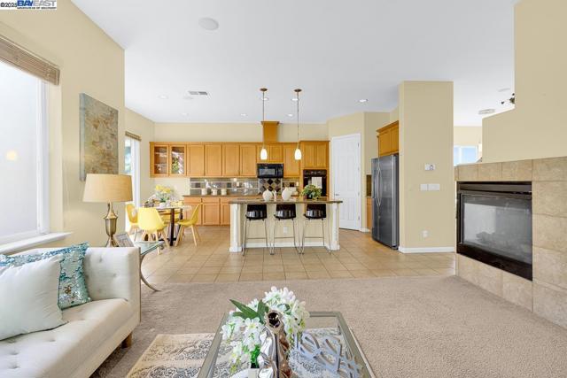 436 Wood Glen Dr, Richmond CA: https://media.crmls.org/mediaz/8710490d-c3be-41c0-8c33-044009ffca18.jpg