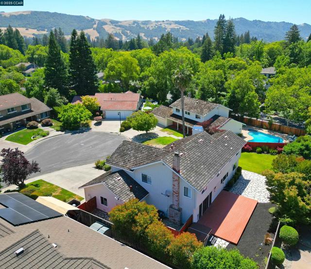 732 Graham Ct, Danville CA: https://media.crmls.org/mediaz/8710638c-8ce4-4510-a19e-a9181498292e.jpg