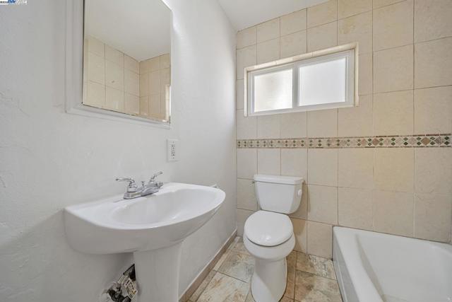 2056 Elm St, Livermore CA: https://media.crmls.org/mediaz/87108a11-2501-40fd-ba8f-5473dd645c3a.jpg