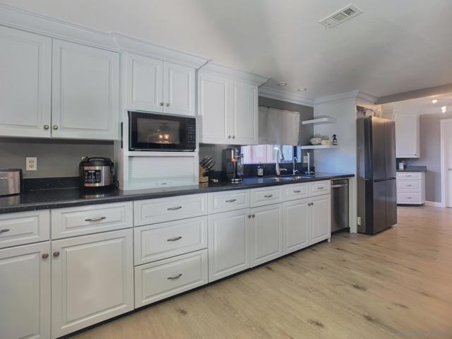 27332 Cool Water Ranch RD, Valley Center CA: https://media.crmls.org/mediaz/871102dc-01ff-4e68-84ff-957e267908a7.jpg