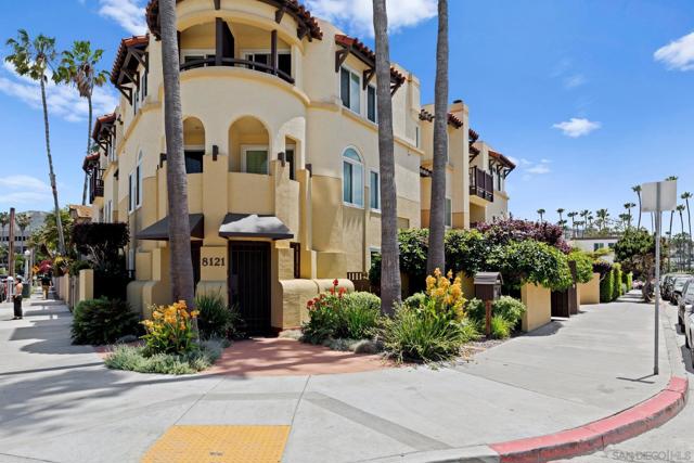 8121 Camino Del Sol, La Jolla CA: https://media.crmls.org/mediaz/8711067e-4493-4f6f-a5ff-4cea80557e31.jpg