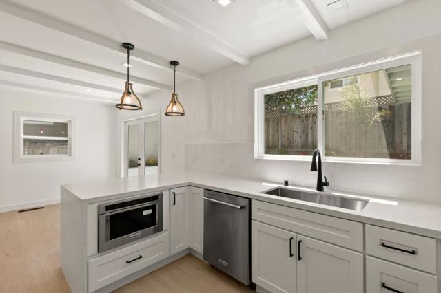717 Bay Avenue, Capitola CA: https://media.crmls.org/mediaz/8711118a-b00c-4fa6-89a6-2b8504b820f8.jpg