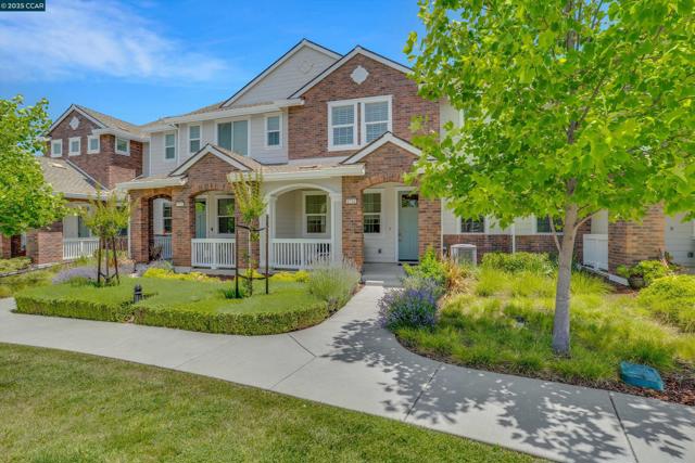 1734 Catalina Ct, Livermore CA: https://media.crmls.org/mediaz/87113739-6e36-4118-867a-8d7cd99ca9e9.jpg