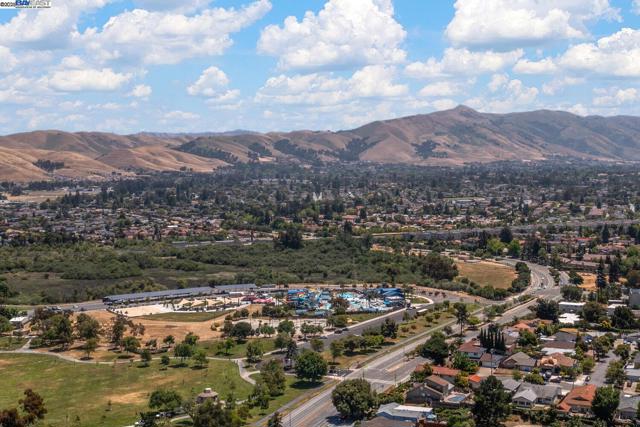 40167 Barbara St, Fremont CA: https://media.crmls.org/mediaz/871144d1-ba99-46a1-ad92-e0f0dbe9b282.jpg