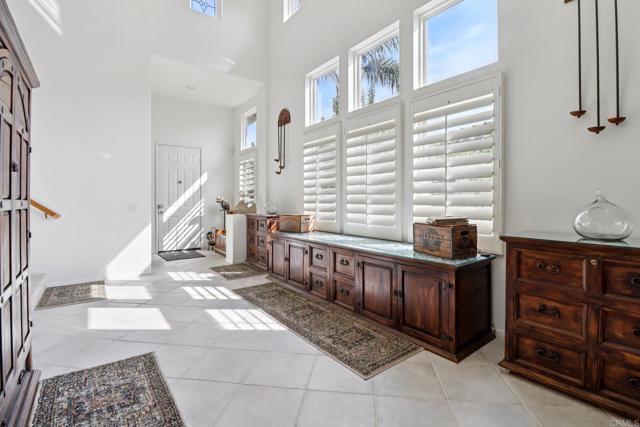 542 Lee Circle, Chula Vista CA: https://media.crmls.org/mediaz/87115eff-2e46-42f0-b4a6-ff6cdbaba095.jpg