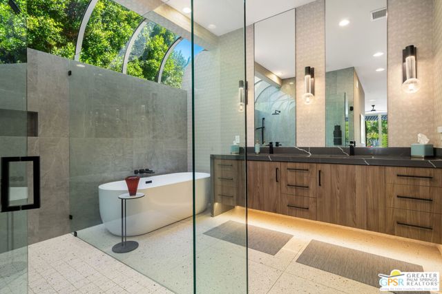 30 Mayfair Drive, Rancho Mirage CA: https://media.crmls.org/mediaz/871196a5-a023-451e-b89e-aeb92a2fed0b.jpg