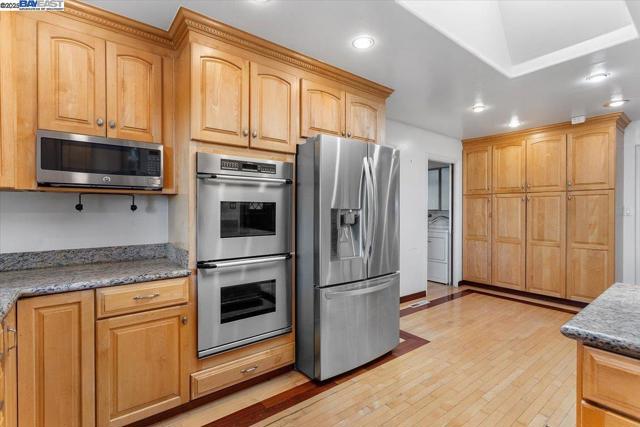 3491 Middleton Ave, Castro Valley CA: https://media.crmls.org/mediaz/8711a815-17b0-4398-b2bf-cf07543c2663.jpg