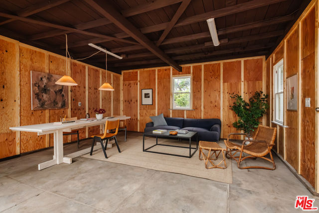 3029 S Norton Avenue, Los Angeles CA: https://media.crmls.org/mediaz/87122a21-2339-4fb3-879b-c1fc1940abd7.jpg