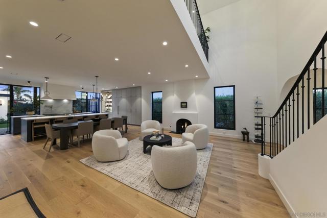 4223 Middlesex Dr, San Diego CA: https://media.crmls.org/mediaz/87127d2b-74e1-4588-a4ff-39e3618b98fe.jpg