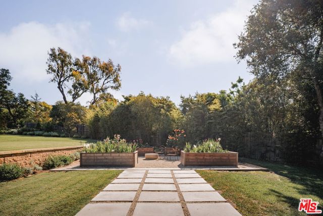 2775 Sycamore Canyon Road, Santa Barbara CA: https://media.crmls.org/mediaz/8712e0bf-4dcc-451f-a922-0222bd4a4b53.jpg