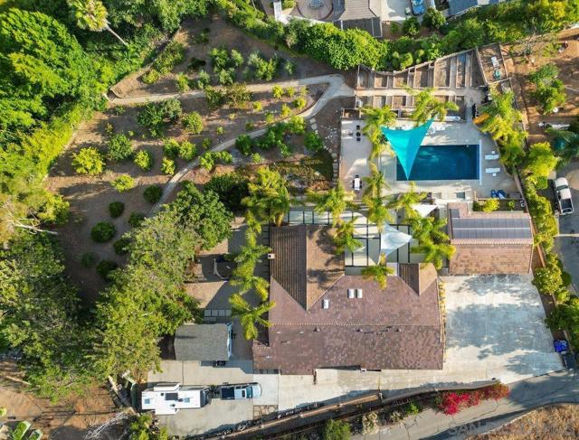 3647 Laketree Dr., Fallbrook CA: https://media.crmls.org/mediaz/87137a07-9098-43e0-a392-354186bea117.jpg