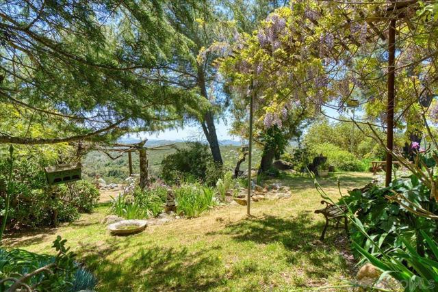 24903 Oakana Rd, Ramona CA: https://media.crmls.org/mediaz/8713b45f-a291-4d9f-9116-57abd15a3e66.jpg