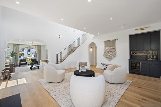 4223 Middlesex Dr, San Diego CA: https://media.crmls.org/mediaz/8713d84c-26e3-4d15-adde-c59970b8f51f.jpg