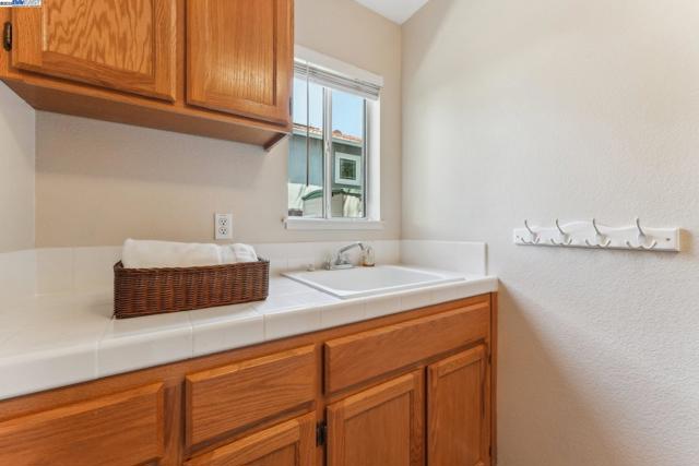 1159 Vintner Pl, Livermore CA: https://media.crmls.org/mediaz/871442ea-c6fc-4a92-927b-872a5bee4aad.jpg