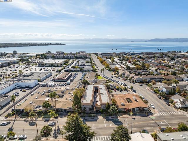 2106 Otis Dr, Alameda CA: https://media.crmls.org/mediaz/8714e20c-081d-4e14-be45-8be5f2581242.jpg