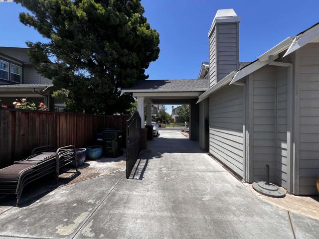 2344 Treadwell St, Livermore CA: https://media.crmls.org/mediaz/8715433a-a6a1-4083-8650-323bcfaec9fd.jpg