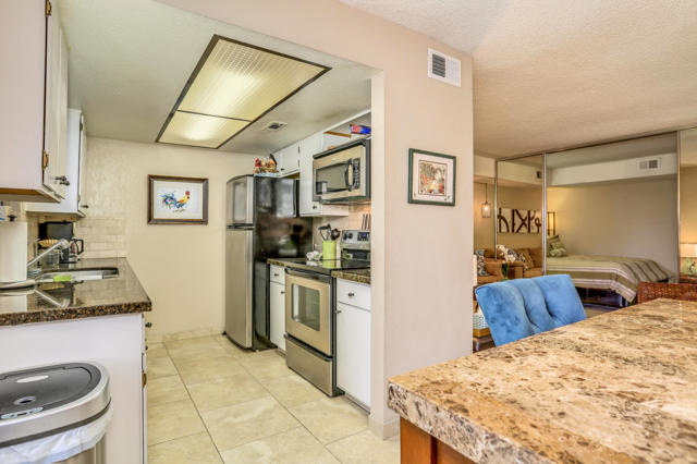 5225 E Waverly Drive, Palm Springs CA: https://media.crmls.org/mediaz/87154937-0346-4835-8bfe-62a6c9e923b7.jpg
