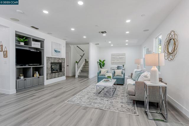 2511 Soren Way, San Ramon CA: https://media.crmls.org/mediaz/8715609b-b329-4def-913c-c1ab6c4c76ea.jpg