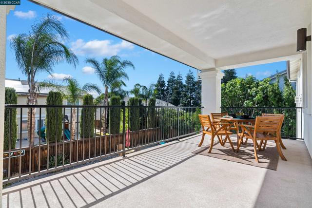 1840 Tanglewood Ln, Brentwood CA: https://media.crmls.org/mediaz/87159fb0-068b-4b40-b24e-ff4e5e15f49c.jpg