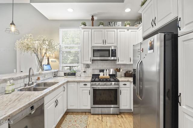 168 S Palm Street, Ventura CA: https://media.crmls.org/mediaz/8715b72e-816e-47d7-9999-2d0eb8c88a17.jpg