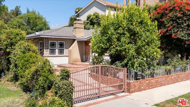4385 Camellia Avenue, Studio City CA: https://media.crmls.org/mediaz/87160d36-7e73-4c42-8136-8ddbfd71134b.jpg