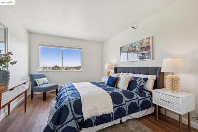 1205 Melville Sq, Richmond CA: https://media.crmls.org/mediaz/87162945-7198-4718-8ed6-4d4a91a6d53b.jpg
