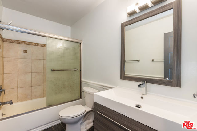18307 Burbank Boulevard, 134 photo 7