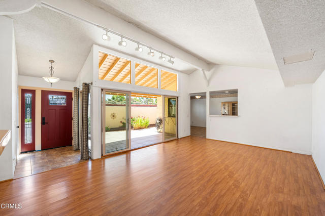 10215 Alexandria Street, Ventura CA: https://media.crmls.org/mediaz/87168d04-a2fc-4328-8d33-d2a84c864cd0.jpg
