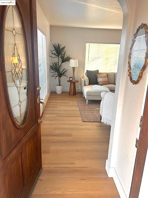 869 Lassen St, Richmond CA: https://media.crmls.org/mediaz/87172c70-6069-4cae-963a-504ddc845416.jpg